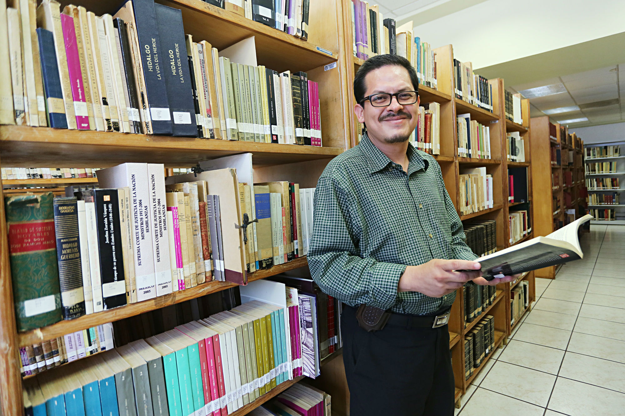 Renato Tinajero, un hombre impreso en sus libros