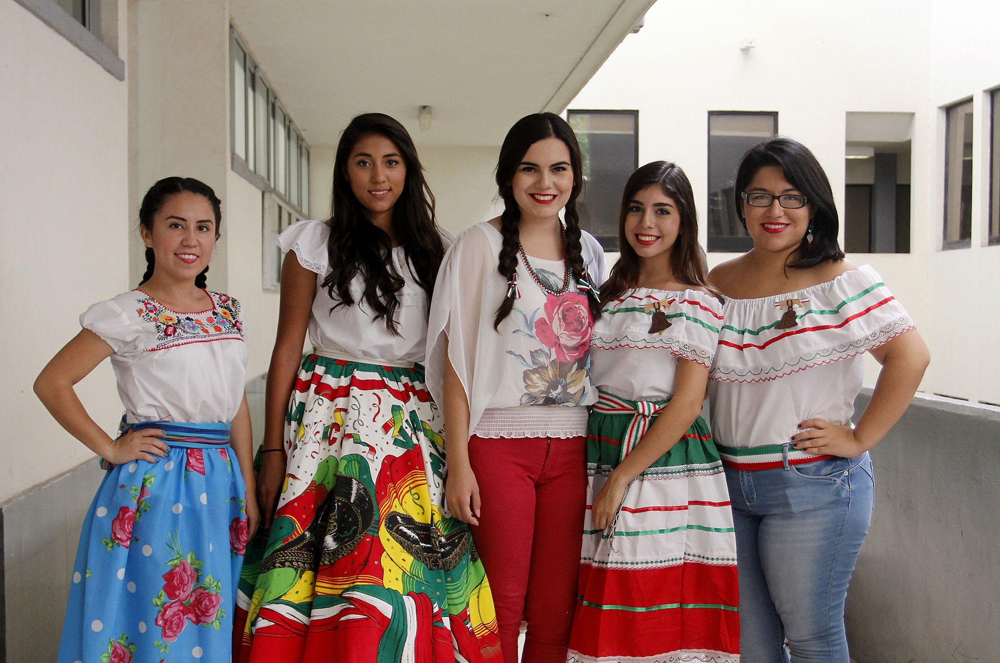 Celebran universitarios Independencia de México - Universidad Autónoma de  Nuevo León