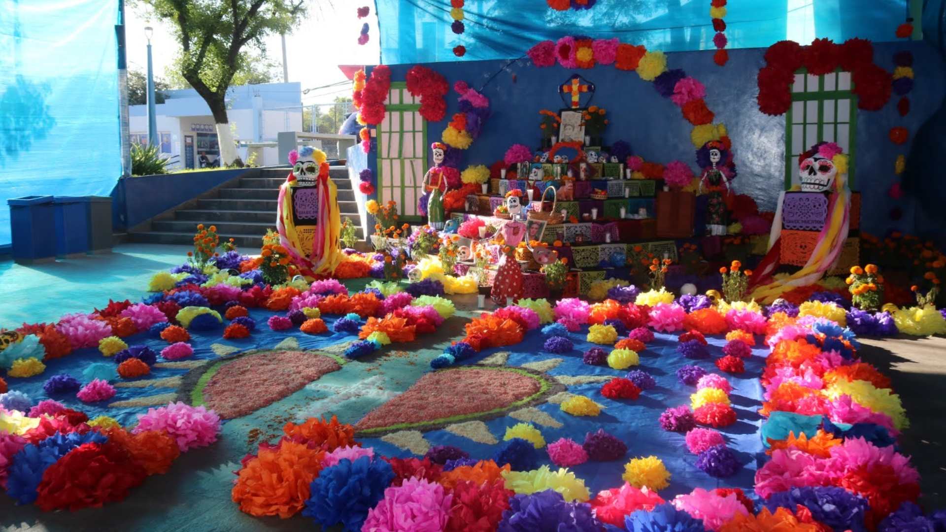 Vive la muerte una fiesta colorida en la UANL