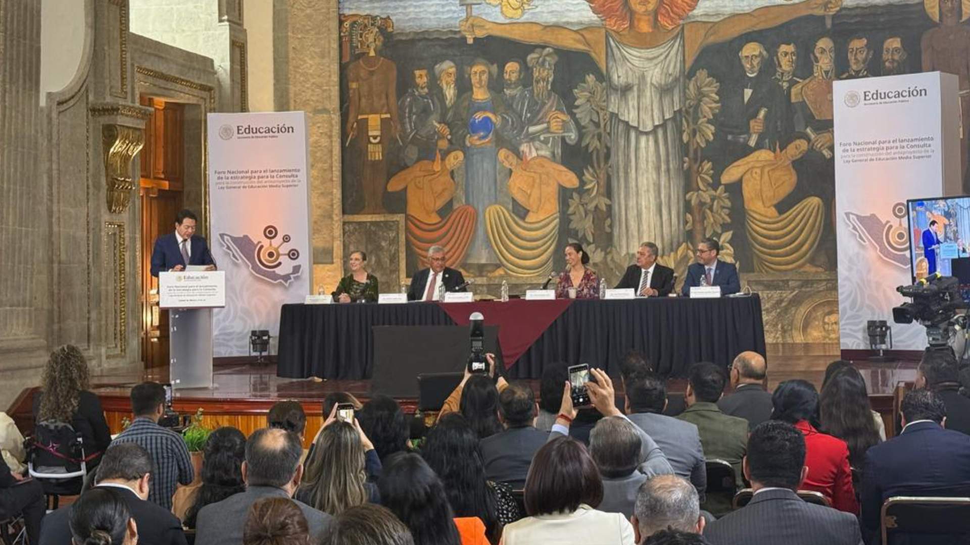 Acude Rector a foro sobre Ley General de Educación Media Superior